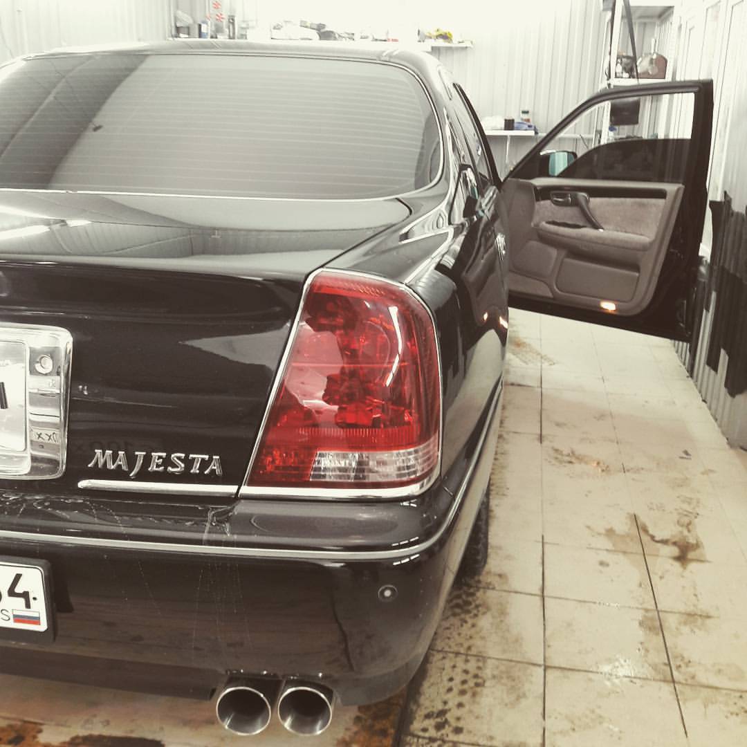 Громкий фронт в Toyota Crown Majesta